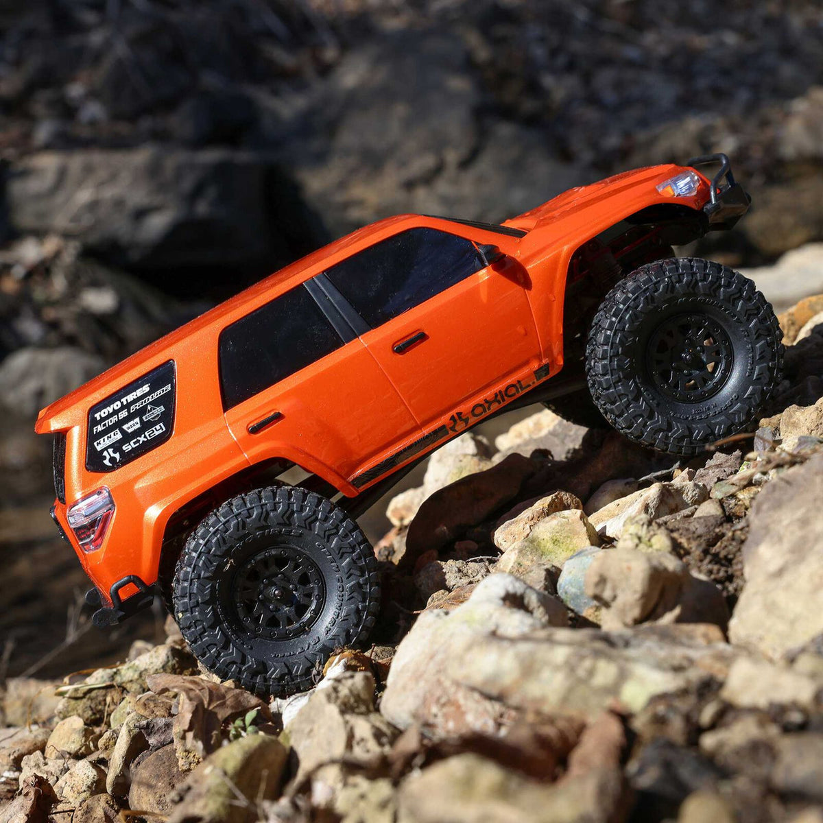 Axial - AXI-2035T1 1/24 SCX24 Toyota 4Runner 4X4 RTR Brushed Rock Crawler Orange